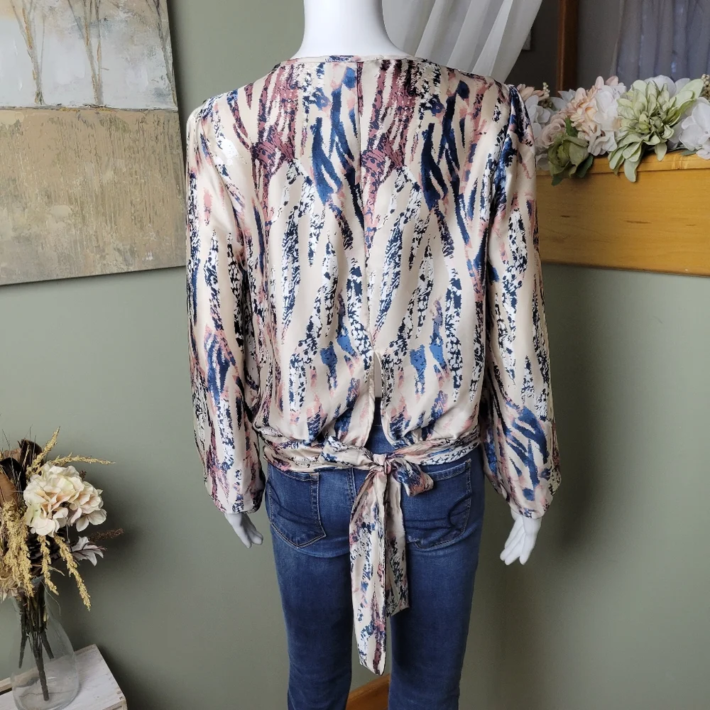 NWT Beautiful Faux Wrap Blouse - Picture 3 of 16